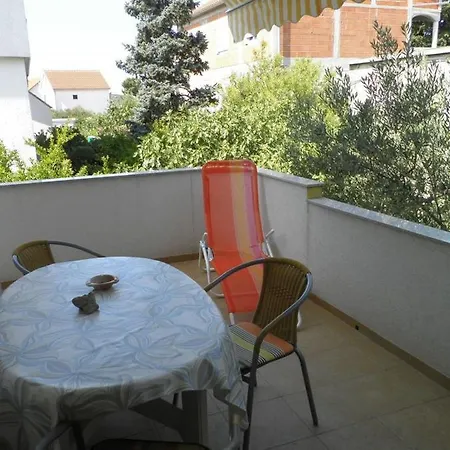 Apartment Par Pirovac